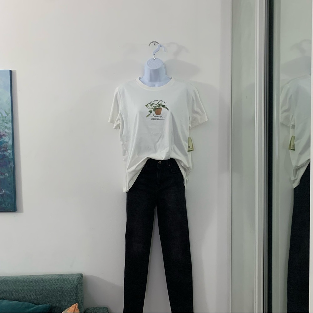 White Minimalist Graphic Tee - Picture 6 of 12